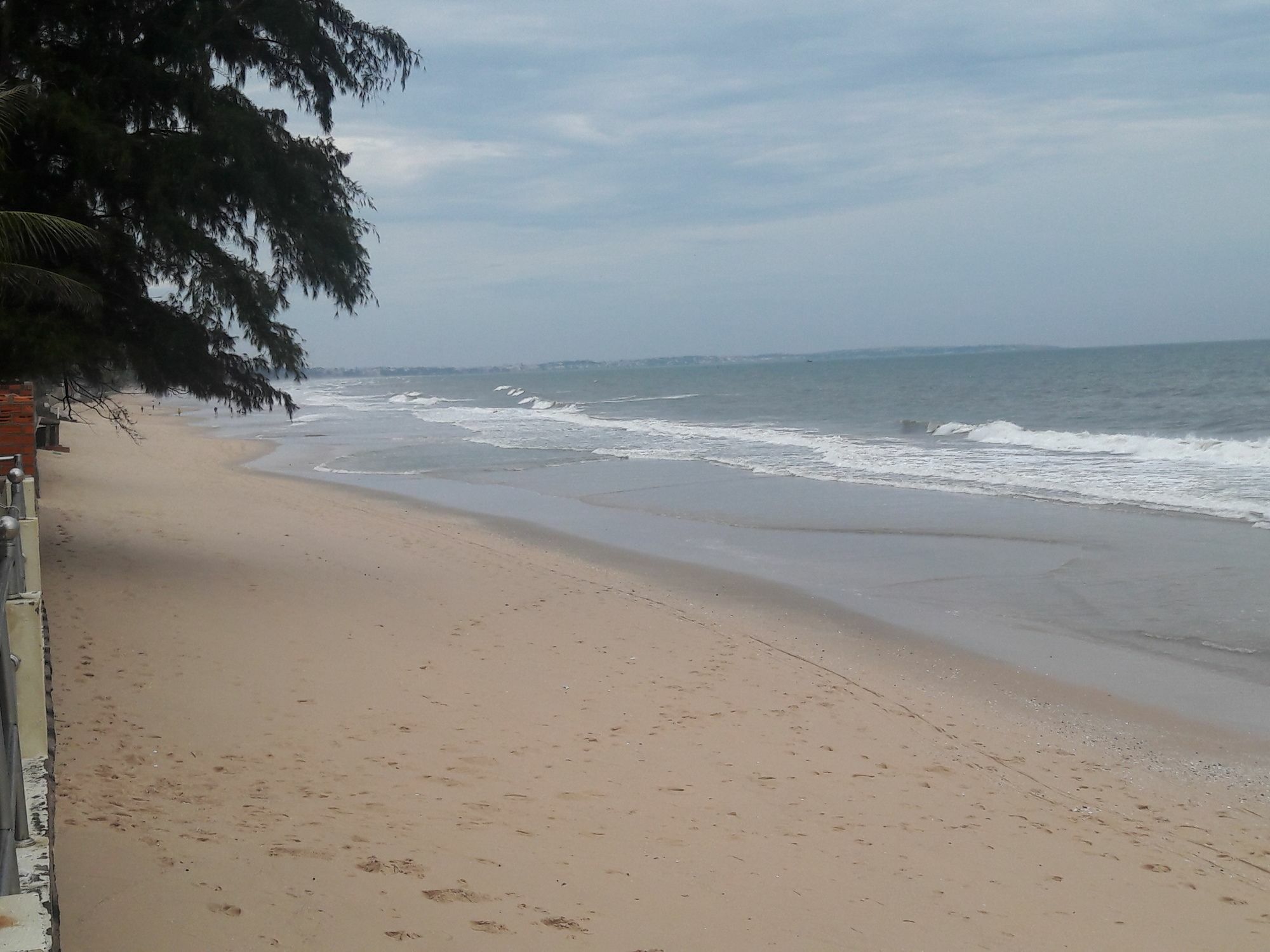 Bien Dua Backpacker Hotel Phan Thiet Exterior photo